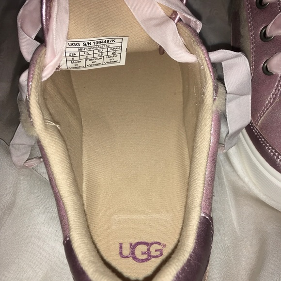 Ugg  👟 - Picture 3 of 8